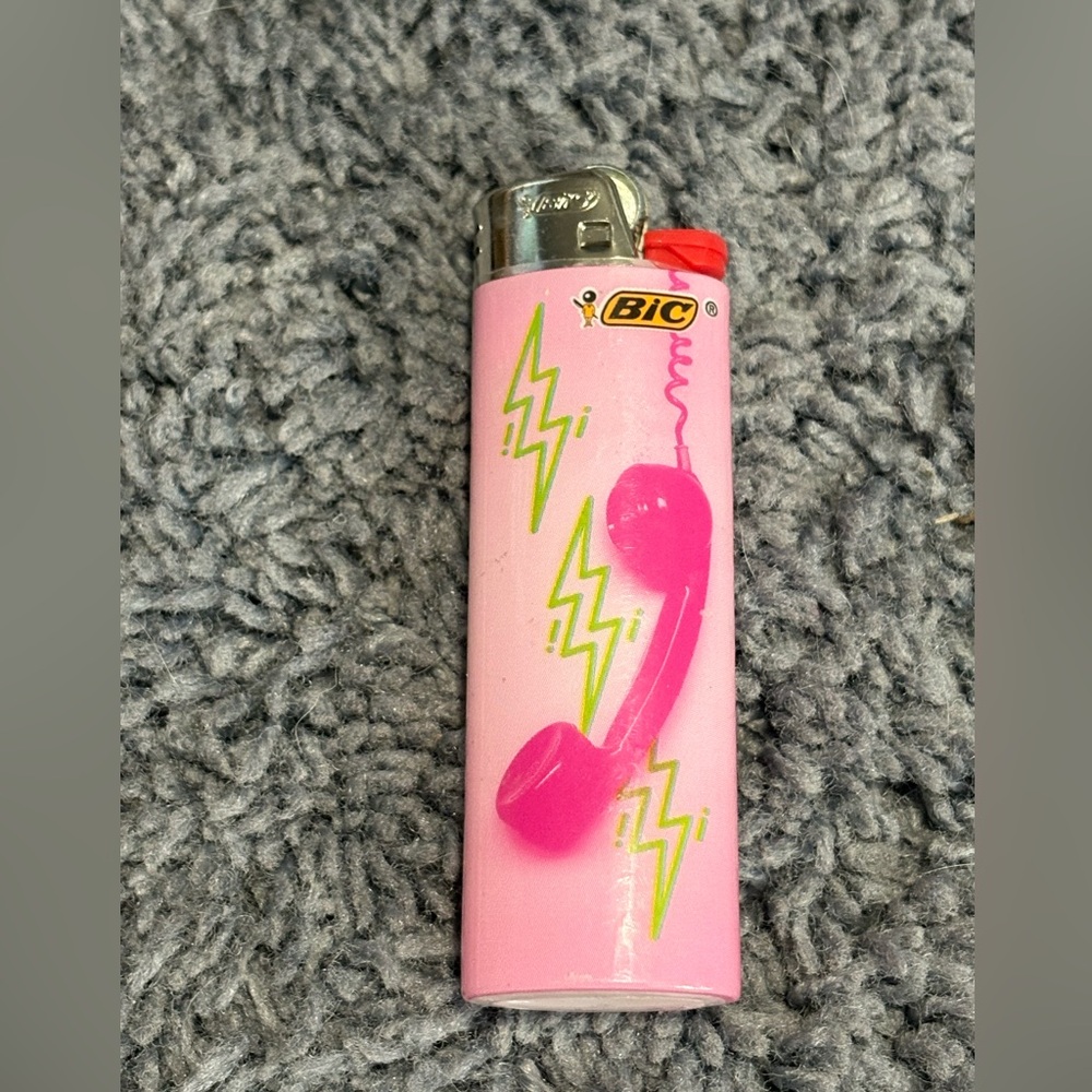 NWT Bic pink phone with lightning bolts lighter
